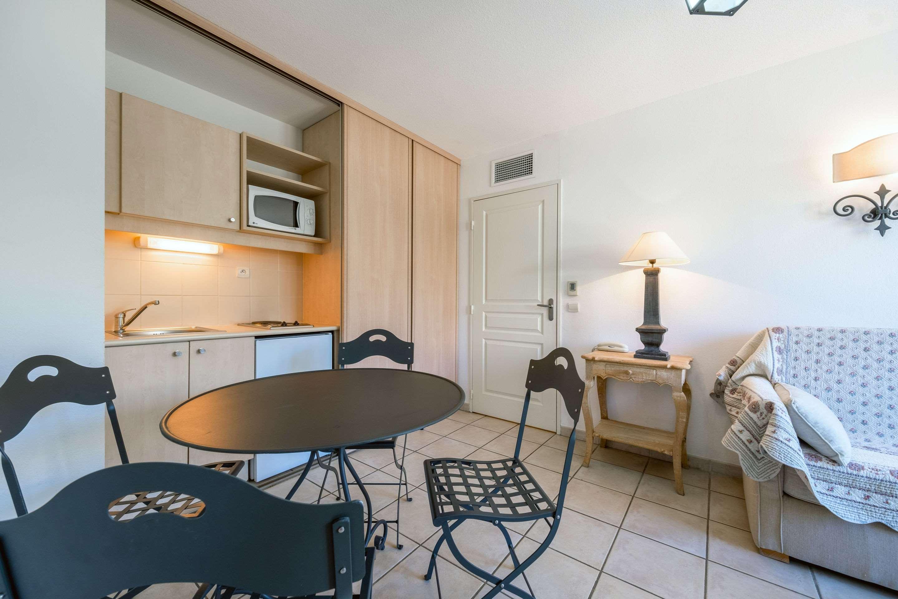 Hotel Golf Fontcaude Juvignac Bagian luar foto