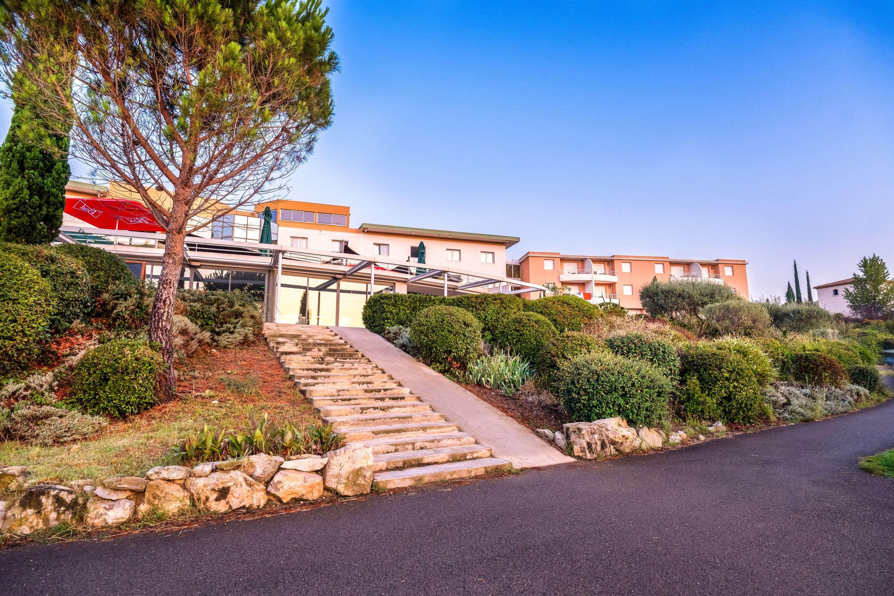 Hotel Golf Fontcaude Juvignac Bagian luar foto