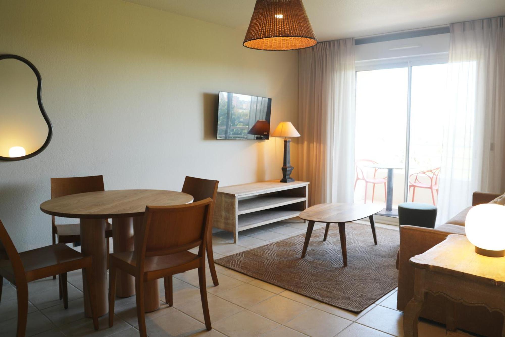 Hotel Golf Fontcaude Juvignac Bagian luar foto